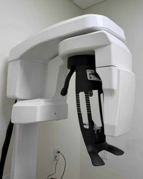 Cone beam CT imaging equipment at Tomlinson Dental in Tampa